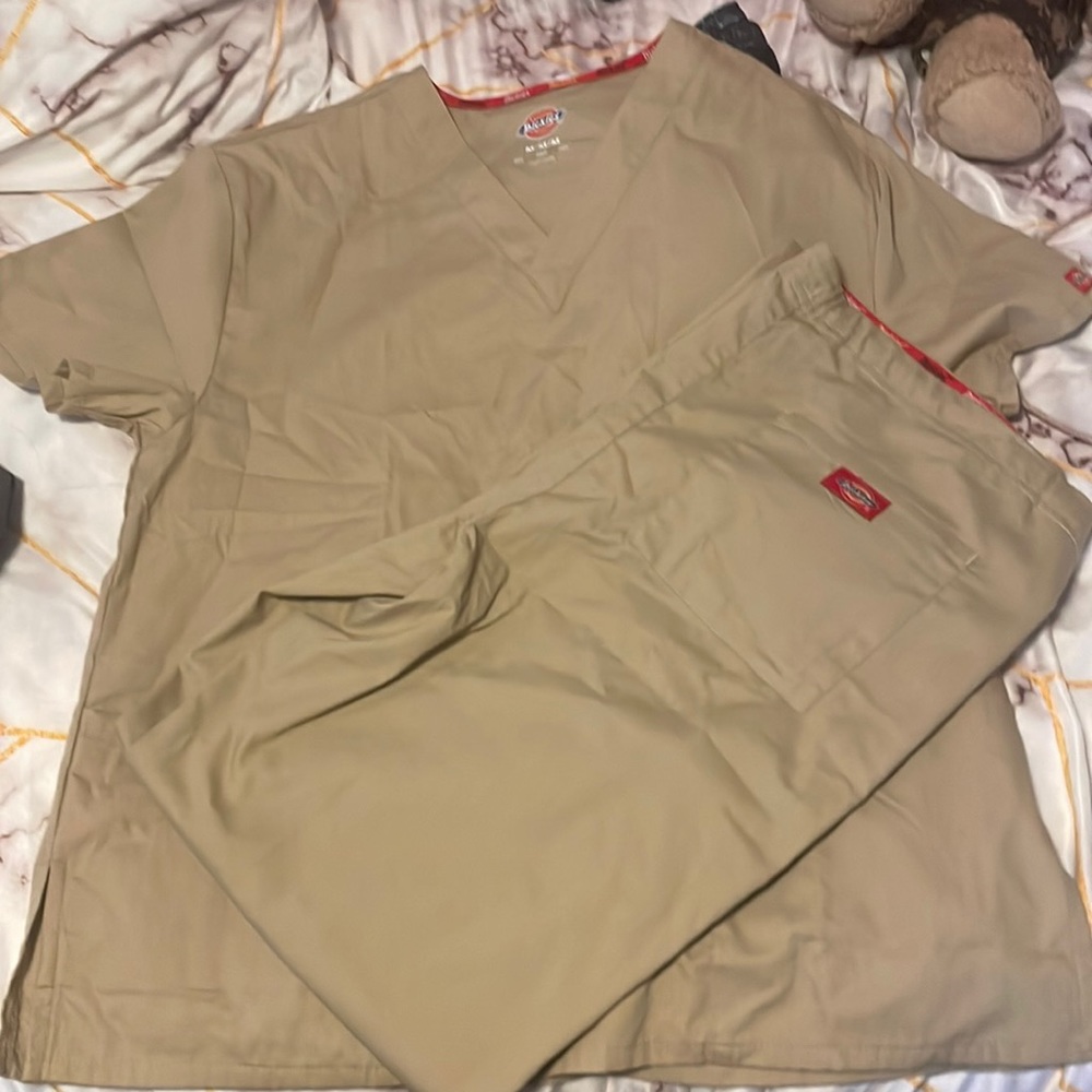 Size medium scrubs